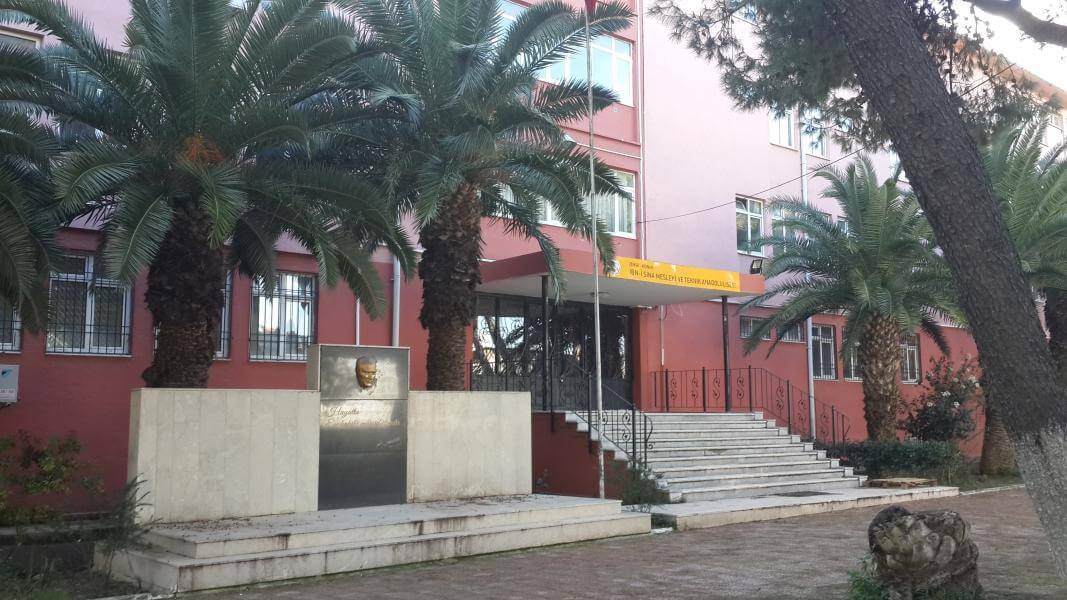 Konak �bn - i Sina Mesleki ve Teknik Anadolu Lisesi