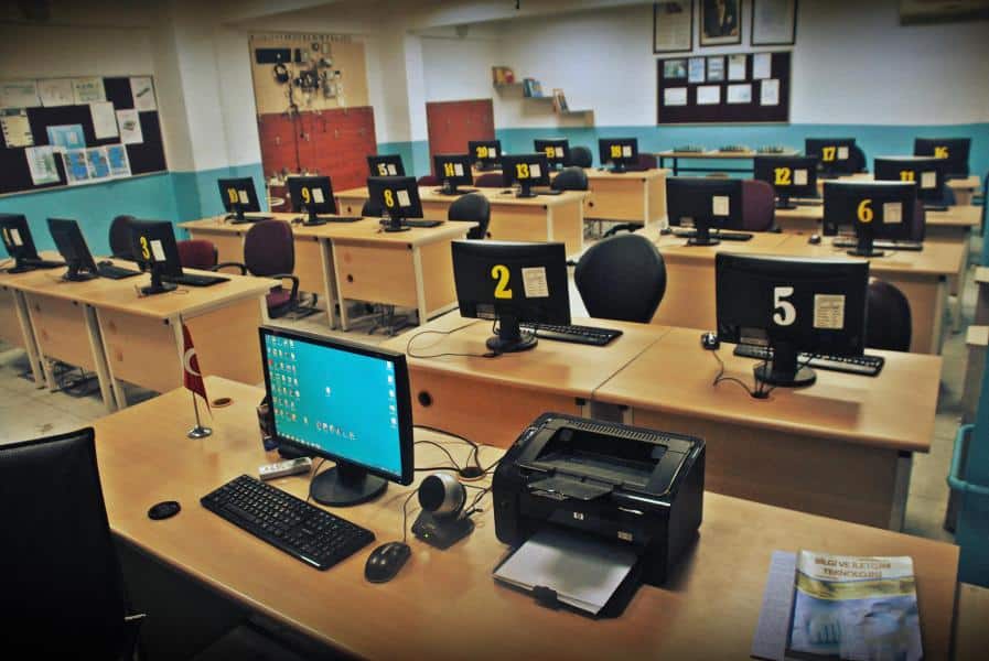 Sultangazi Mesleki ve Teknik Anadolu Lisesi