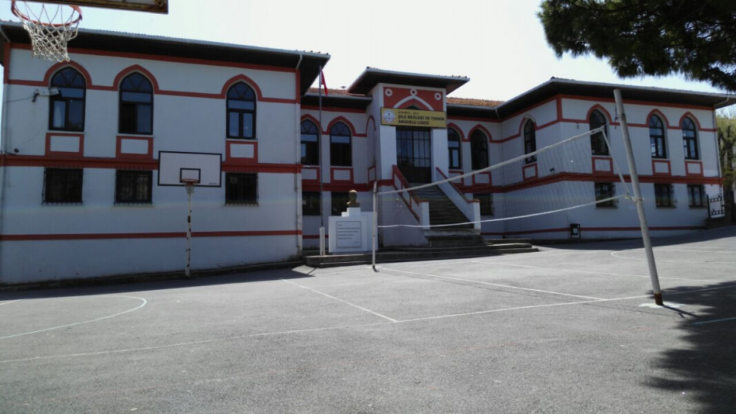 �ile Anadolu Lisesi