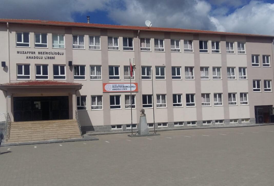 Muzaffer Bezircilio�lu Anadolu Lisesi