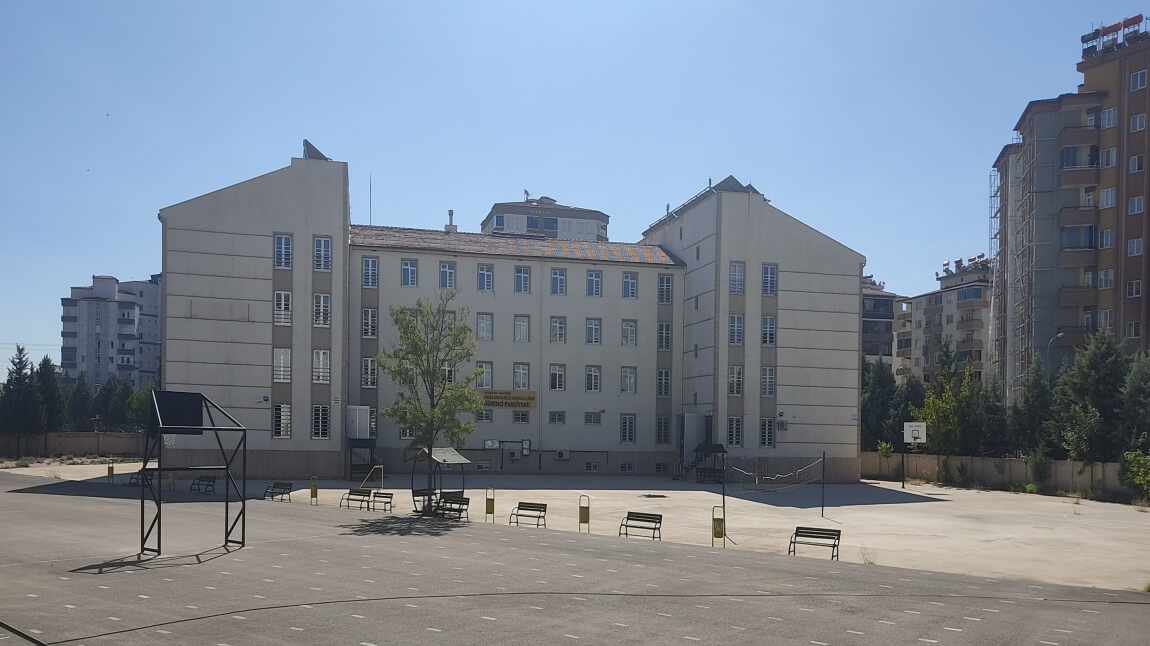 Emine Konuko�lu Anadolu Lisesi