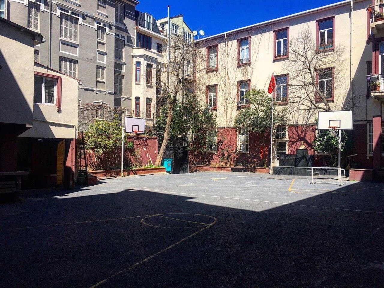 İstanbul Atatürk Anadolu Lisesi